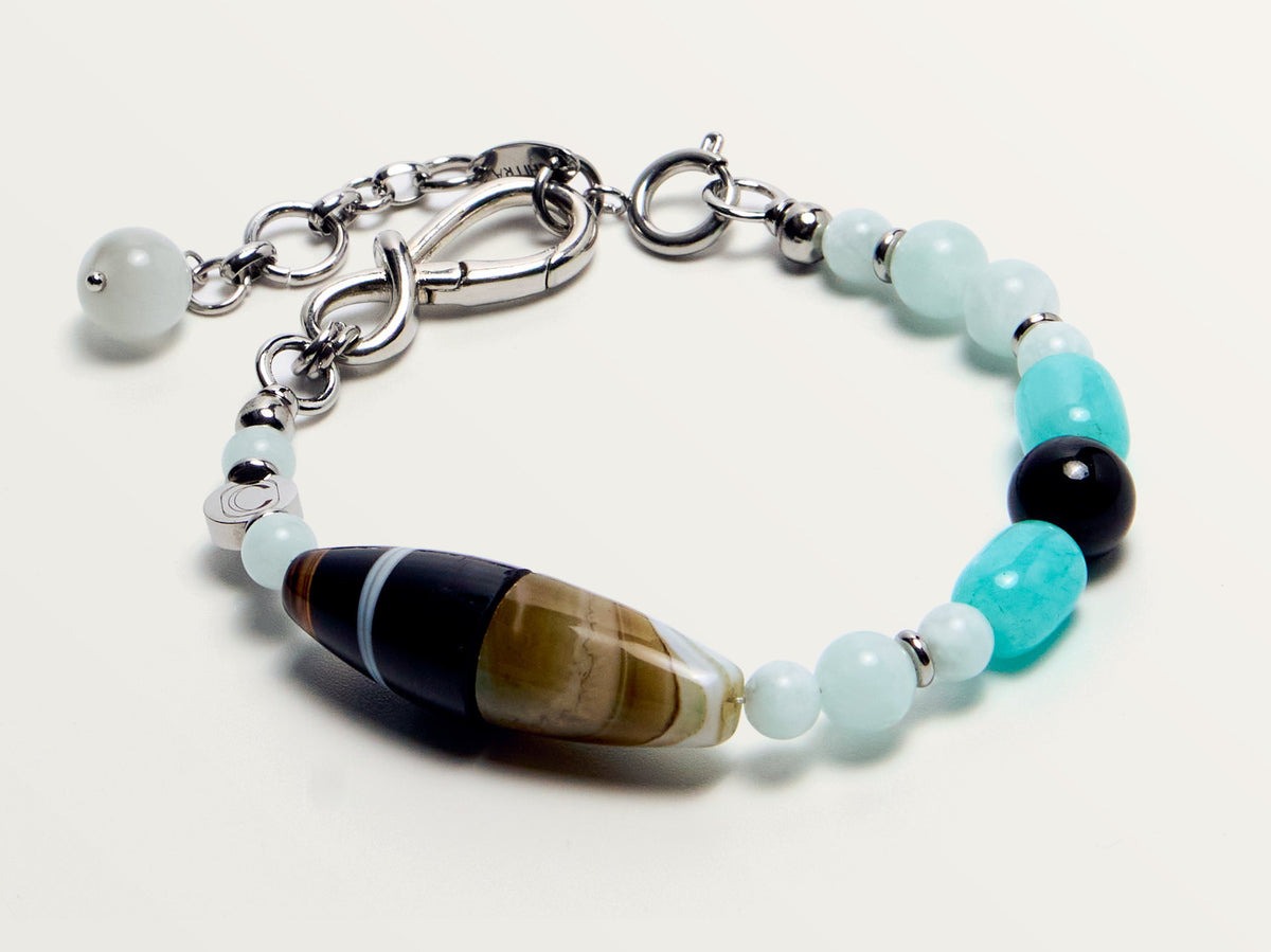 The Serenity, close detail of the banded stone and clasp