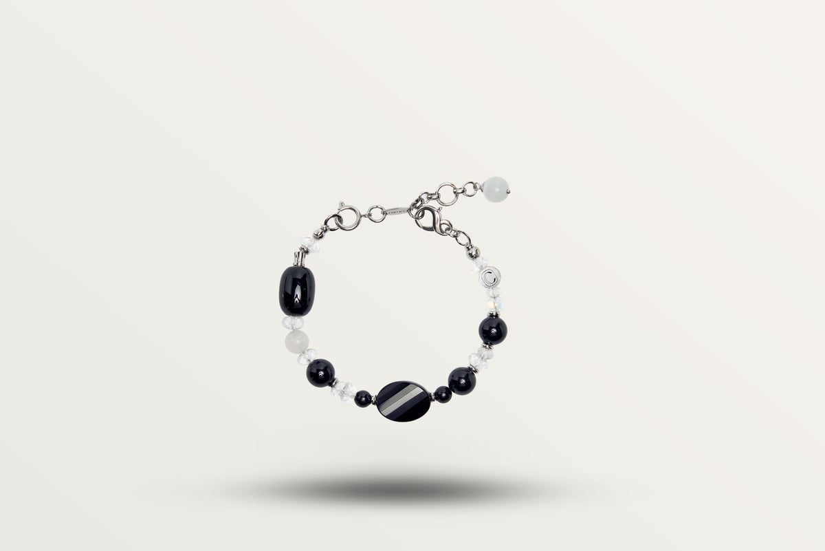The Yin Yang, fastened in a single loop